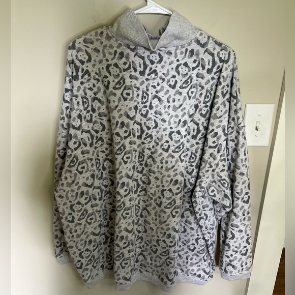 Aerie Gray Leopard Print Quarter-Zip Sweater - Picture 4 of 5